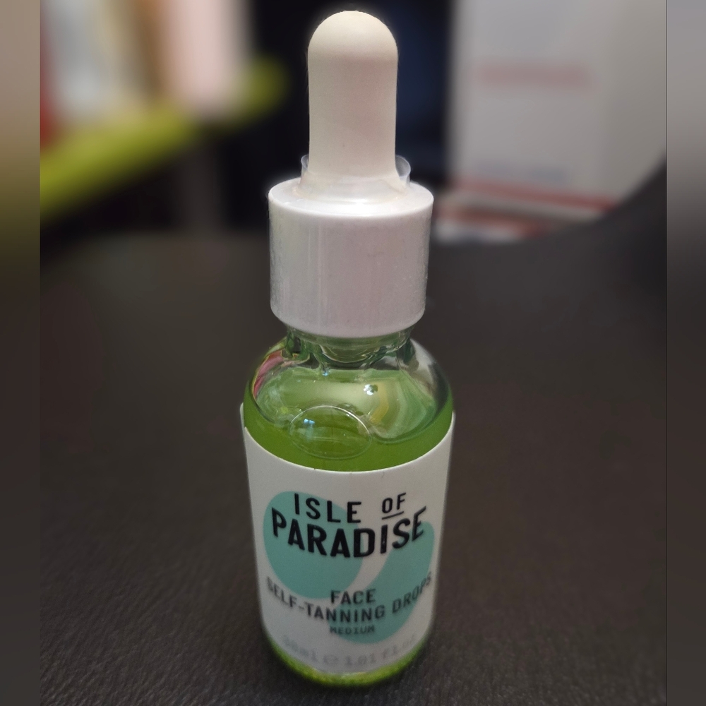 Isle of Paradise Face Self-Tanning Drops in Medium